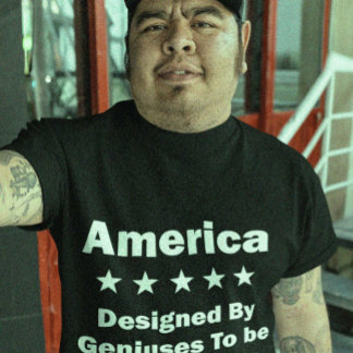 Kennedy - Designed By Geniuses 走 By Idiots Tシャツ