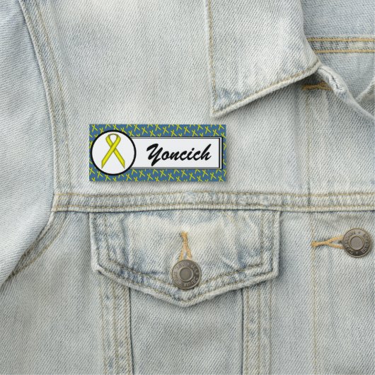 Kenneth Yoncichによるイエロースタンダードリボン 名札 (インサイチュ)
