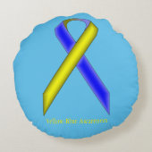 Kenneth Yoncichによるイエローブルー標準リボン ラウンドクッション (裏面)