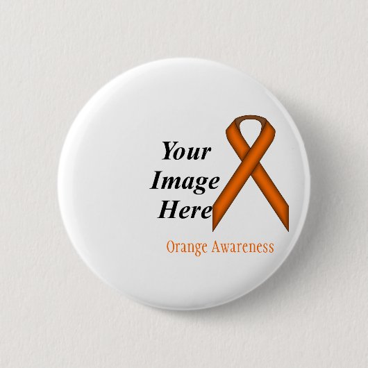 Kenneth Yoncichによるオレンジ標準リボン 缶バッジ (正面)