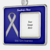 Kenneth YoncichによるグレースタンダードリボンTmpl (H-O) シルバープレートフレームオーナメント (左)