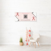 Kenneth Yoncichによるピンクの標準リボン 横断幕 (インサイチュ)