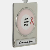 Kenneth Yoncichによるピンクスタンダードリボンテンプレート シルバープレートバナーオーナメント (右)