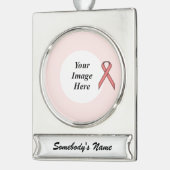 Kenneth Yoncichによるピンクスタンダードリボンテンプレート シルバープレートバナーオーナメント (左)