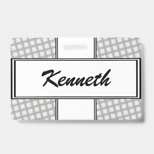 Kenneth Yoncichによるホワイトクローバーリボン バッジ (正面)