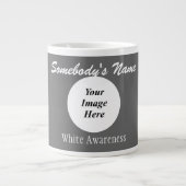 Kenneth Yoncichによるホワイトスタンダードリボンテンプレート ジャンボコーヒーマグカップ (正面)