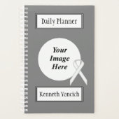 Kenneth Yoncichによるホワイトスタンダードリボン プランナー手帳 (正面)
