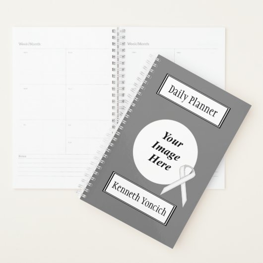 Kenneth Yoncichによるホワイトスタンダードリボン プランナー手帳 (ディスプレー)