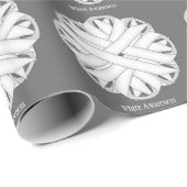 Kenneth Yoncichによるホワイトフラワーリボン ラッピングペーパー (ロールコーナー)