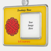 Kenneth YoncichによるレッドフラワーリボンTmpl (H-O) シルバープレートフレームオーナメント (左)