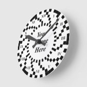 Kenneth Yoncichによるローマ数字スパイラル波 ラウンド壁時計 (傾斜)