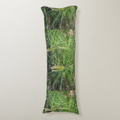 Kenneth Yoncichによる松針 ボディピロー (正面縦)