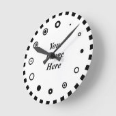 Kenneth YoncichによるBinary Spheresクロック/w Sマーク ラウンド壁時計 (傾斜)