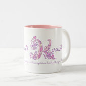 Kerrieの一流の意味装飾的なKモノグラムのパステル ツートーンマグカップ (正面右)