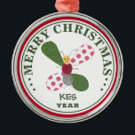 Kes's Butterfly お洒落 Collage Christmas メタルオーナメント<br><div class="desc">ケスの美しい想像上の蝶、有益な園芸昆虫。名前でパーソナライズする簡単！このバグお洒落デザインはKesのオリジナル紙コラージアートから。その芸術は色鮮やかや模様が特徴だ。バグを愛する人のために！誕生日、素晴らしクリスマス、任意の日のためのギフトを作る。デザインは他の何百ものアイテムでも利用可能である。</div>