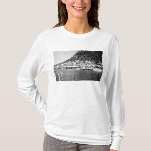 Ketchikanのアラスカの水辺地帯の写真の眺め Tシャツ (正面)