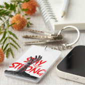 Keychain : Stay Strong Motivational Quote Design キーホルダー (正面右)