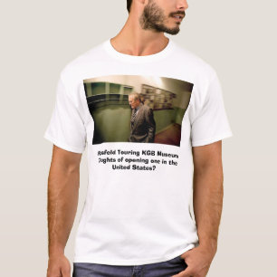 KGB博物館を旅行しているRumsfeld Tシャツ