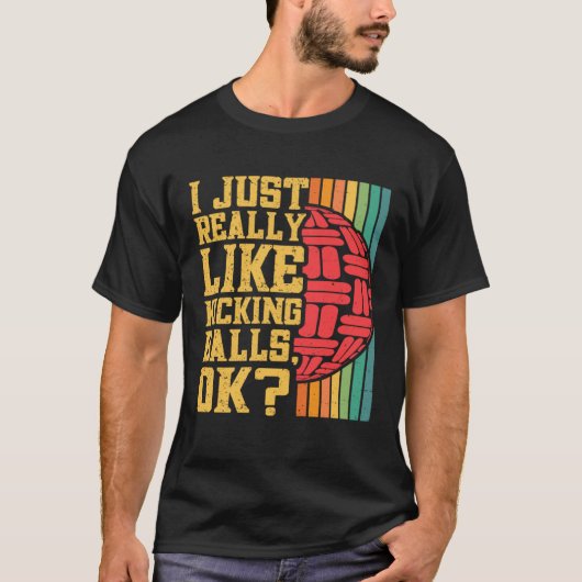 Kickballプレーヤー私は本当にボールを蹴るのが好きK Tシャツ (正面)