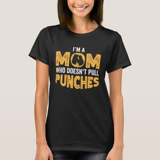 Kickboxing Mom I m a Mom Who Doesnt Pull Punches Tシャツ (正面)