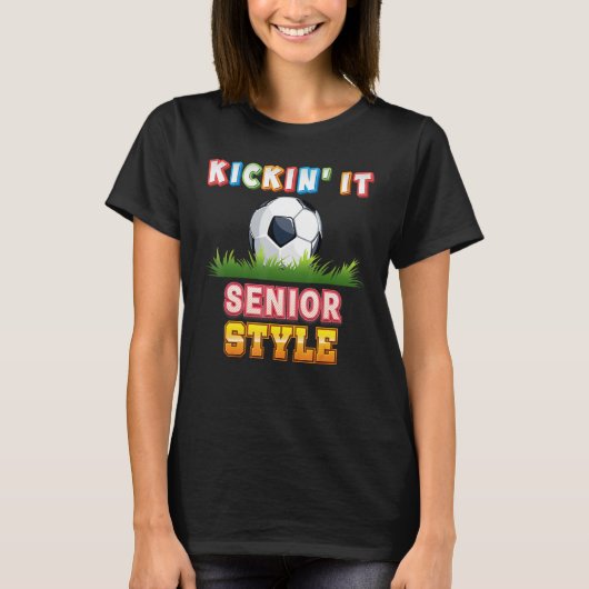 Kickin It Senior Style Soocer Player Kid Student T Tシャツ (正面)