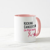 Kicking Cancer’s Butt in Pink Heels Sassy Survivor マグカップ (正面右)
