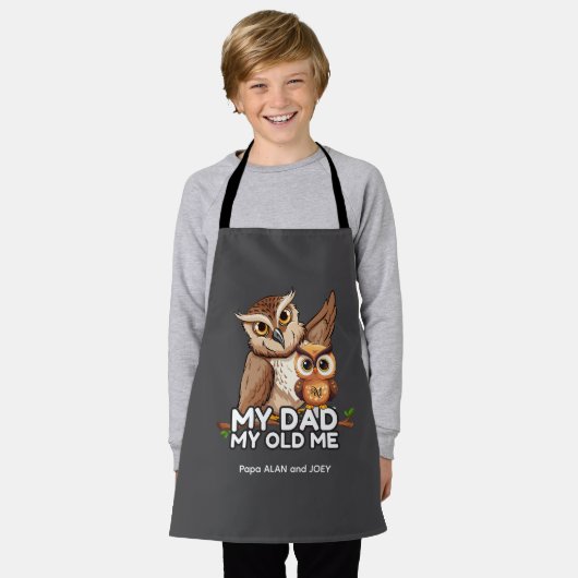 Kid Apron : My Dad My Old Me (grey) エプロン (着用した状態)