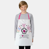 Kid "Tickle the Chef Iハート料理"エプロン、ピンク エプロン (着用した状態)