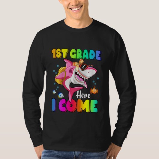 Kids 1st Grade Here I Come Shark Backpack Back To  Tシャツ (正面)