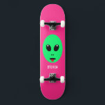 Kids Alien Head Green Pink Personalized Name スケートボード<br><div class="desc">Show your moves on this Kids Alien Head Green Pink Personalized Name skateboard. It is designed with a bright green alien head sticking out his tongue on the center of customizable bright hot pink background. Name is in bold white lettering. Makes a great gift idea for science fiction, outer space...</div>