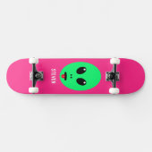 Kids Alien Head Green Pink Personalized Name スケートボード (横)