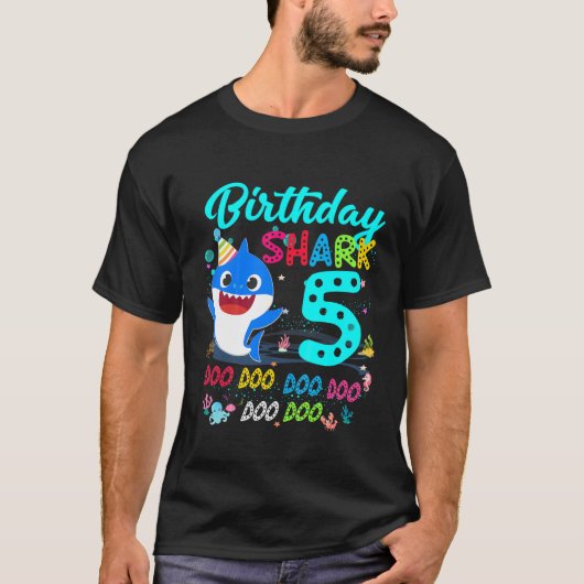 Kids Baby Shark 5Th Birthday Boys Girls 5 Year Old Tシャツ (正面)