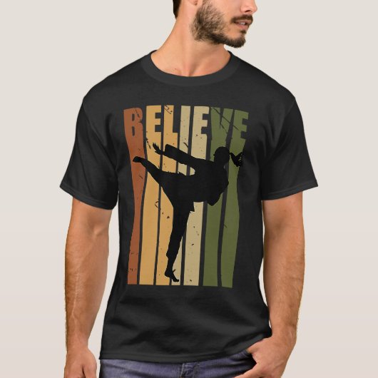 Kids Camouflage Retro Karate Motivating Believe Pr Tシャツ (正面)