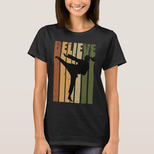 Kids Camouflage Retro Karate Motivating Believe Pr Tシャツ (正面)