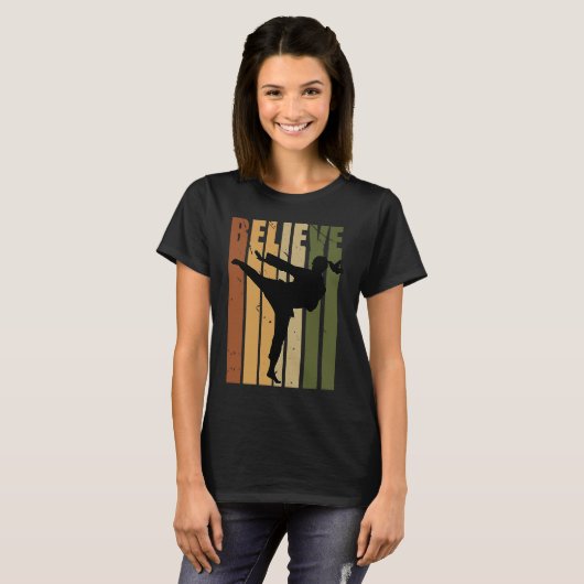 Kids Camouflage Retro Karate Motivating Believe Pr Tシャツ (正面フル)