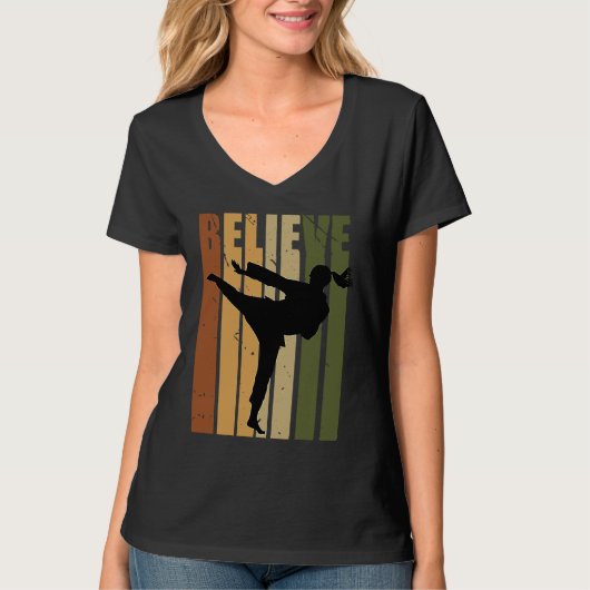 Kids Camouflage Retro Karate Motivating Believe Pr Tシャツ (正面)