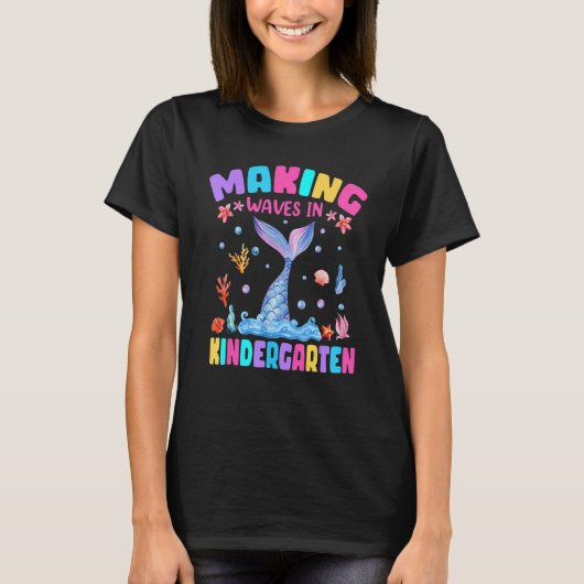 Kids Making Magical Waves In Kindergarten Mermaid  Tシャツ (正面)