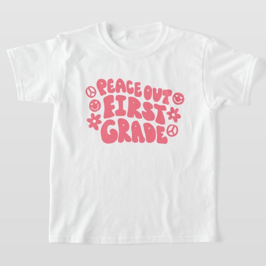 Kids Peace Out First Grade Tシャツ(ピンク) Tシャツ (レイダウン)