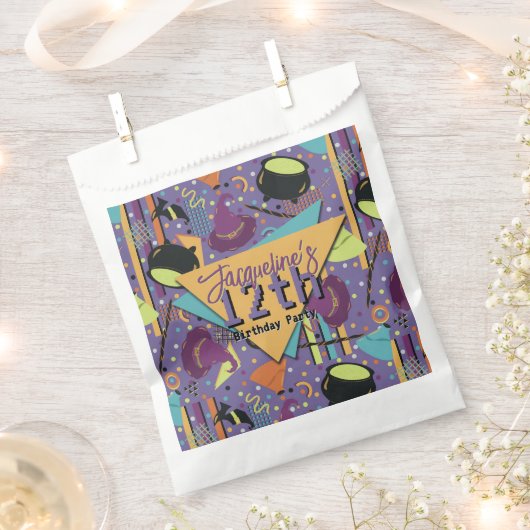 Kids Purple Retro Witchy Halloween Birthday フェイバーバッグ (クリップ留めされた状態)