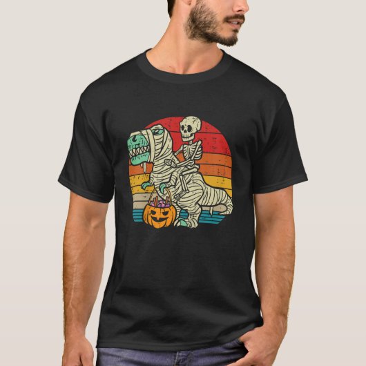 Kids Skeleton Riding Dino Mummy Retro Toddler Boys Tシャツ (正面)