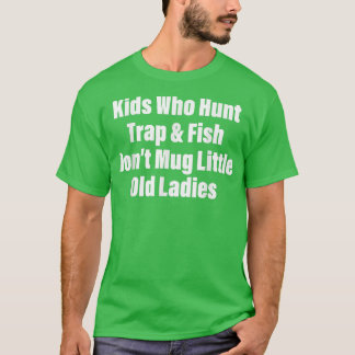 Kids Who Hunt Trap & Fish Don't Mug Little Old Lad Tシャツ