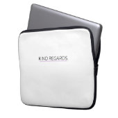 Kind Regards Minimalist Typographic Laptop Sleeve ラップトップスリーブ (正面左)
