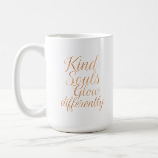 Kind Souls Glow Differently: Rose Gold Motivationa コーヒーマグカップ (左)
