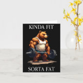 Kinda Fit Sorta Fat - Funny Gym Bear Weightlifting カード (黄色い花)
