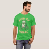 Kinda Fit Sorta Fat Funny Gym Panda Weightlifting  Tシャツ (正面フル)