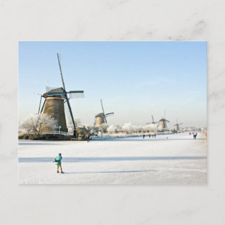 Kinderdijk Hollandの典型的なオランダ氷スケートで滑る ポストカード