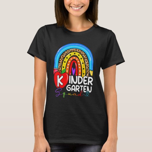 Kindergarten Boho Rainbow Teacher Team Kinder Squa Tシャツ (正面)