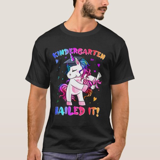 Kindergarten Nailed It Cute Unicorn Happy Last Day Tシャツ (正面)