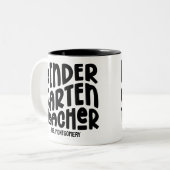 Kindergarten Teacher Black Text ツートーンマグカップ (正面左)