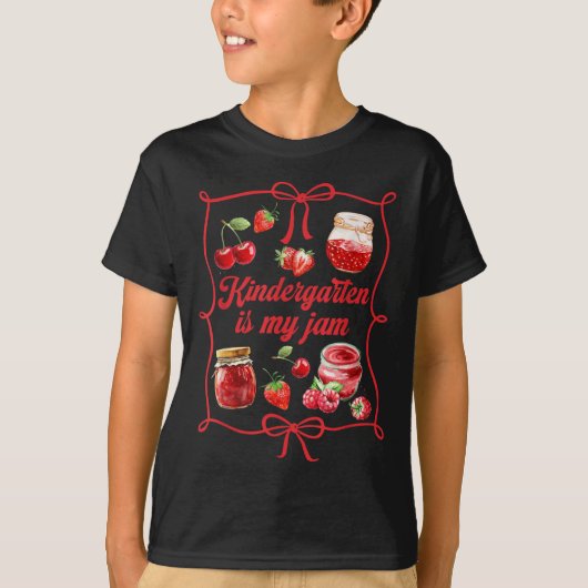 Kindergarten Teacher Squad Strawberry Kindergarten Tシャツ (正面)